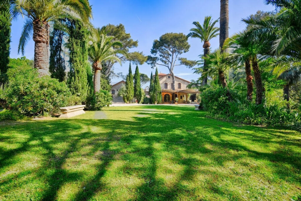 Les Bastidières, un domaine qui garde la magie des grandes demeures privées